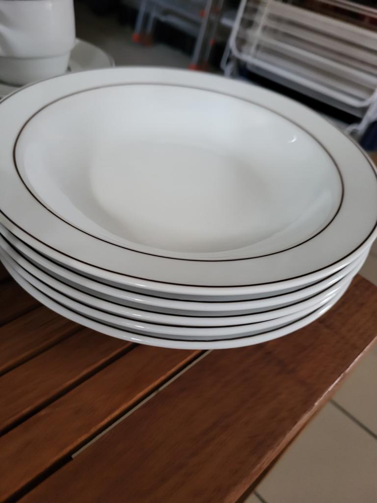 Deel van servies in hotelporselein, Ophalen, Bord(en)