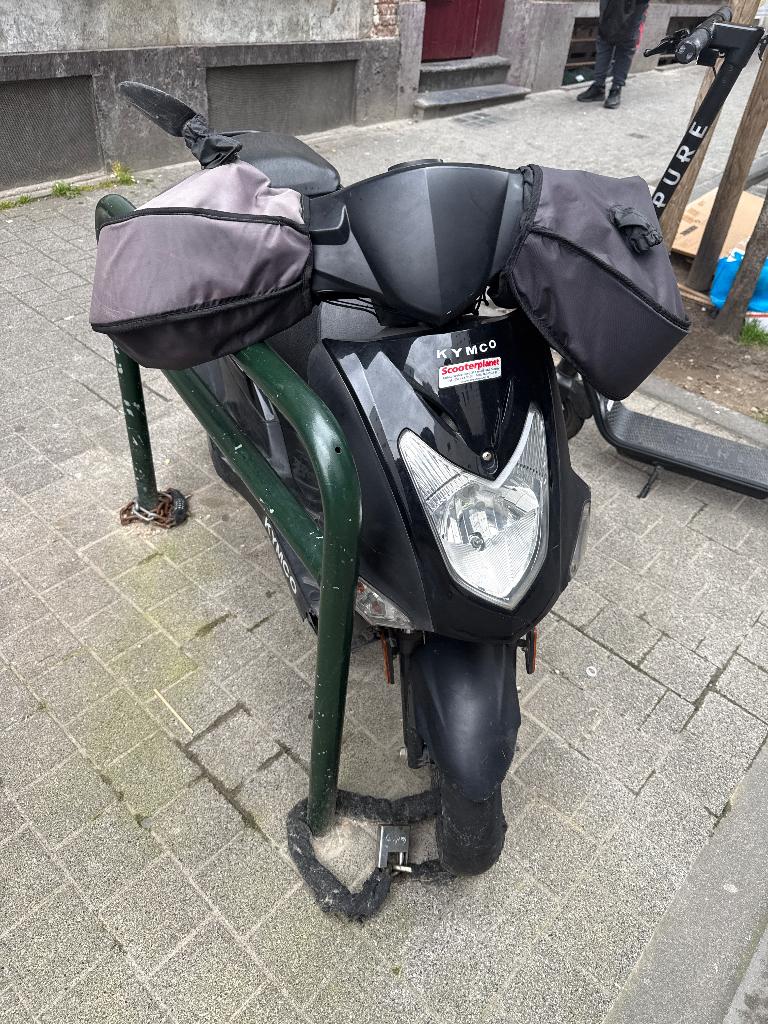Scooter kymco avec un petit défauts, Fietsen en Brommers, Scooters | Kymco, Ophalen, Gebruikt, Overige modellen, Klasse A (25 km/u)
