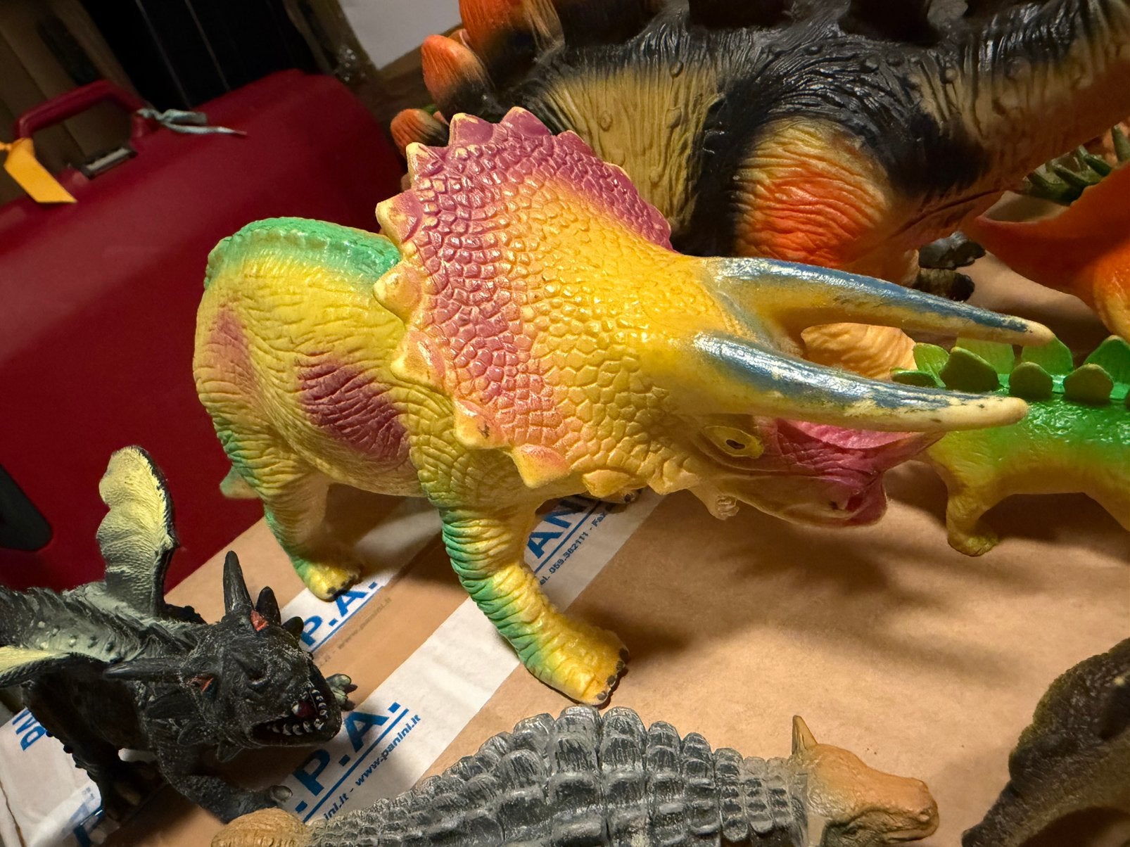 Dinosaures des type different, Enlèvement, Comme neuf