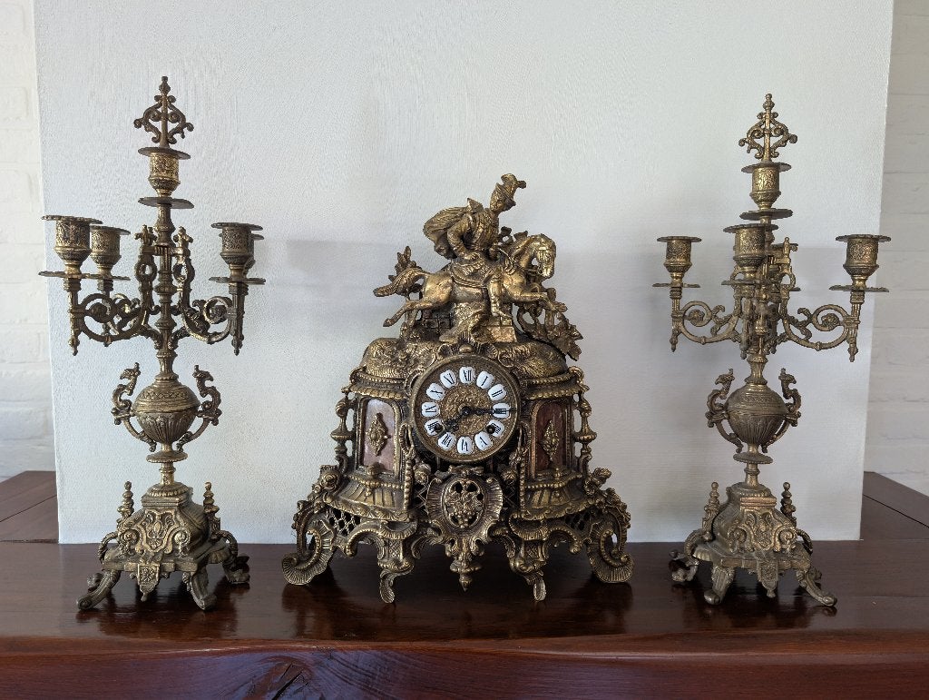 Garniture de cheminée : pendule cavalier + 2 candélabres, Enlèvement