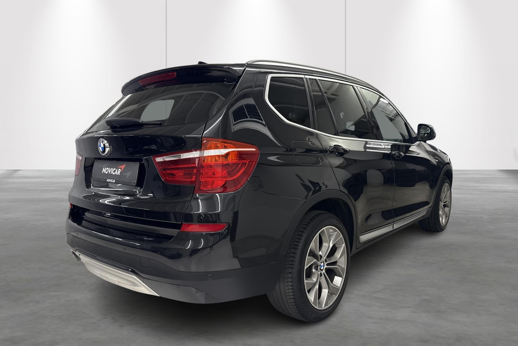 BMW X3 sDrive18dA X-LINE (automatique), 110 kW, 5 portes, Tissu, 1735 kg