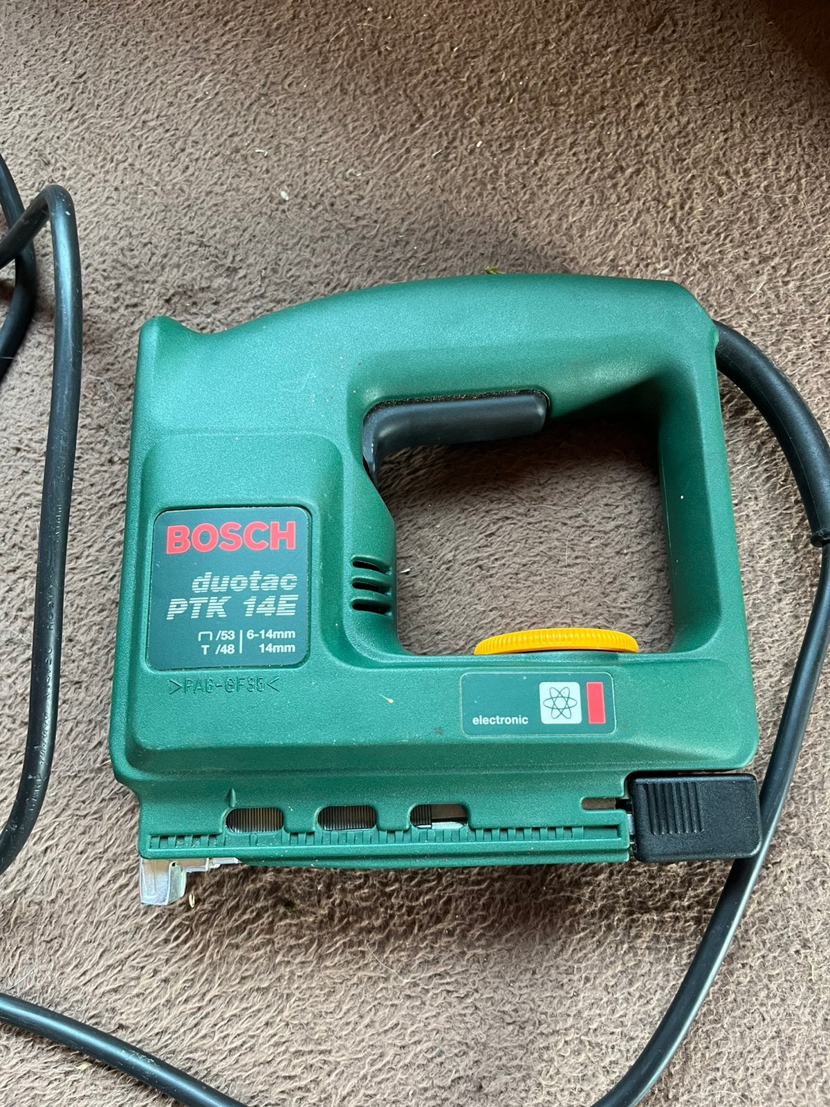 Bosch nagel/niet schieter inclusief nietjes, Ophalen, Zo goed als nieuw