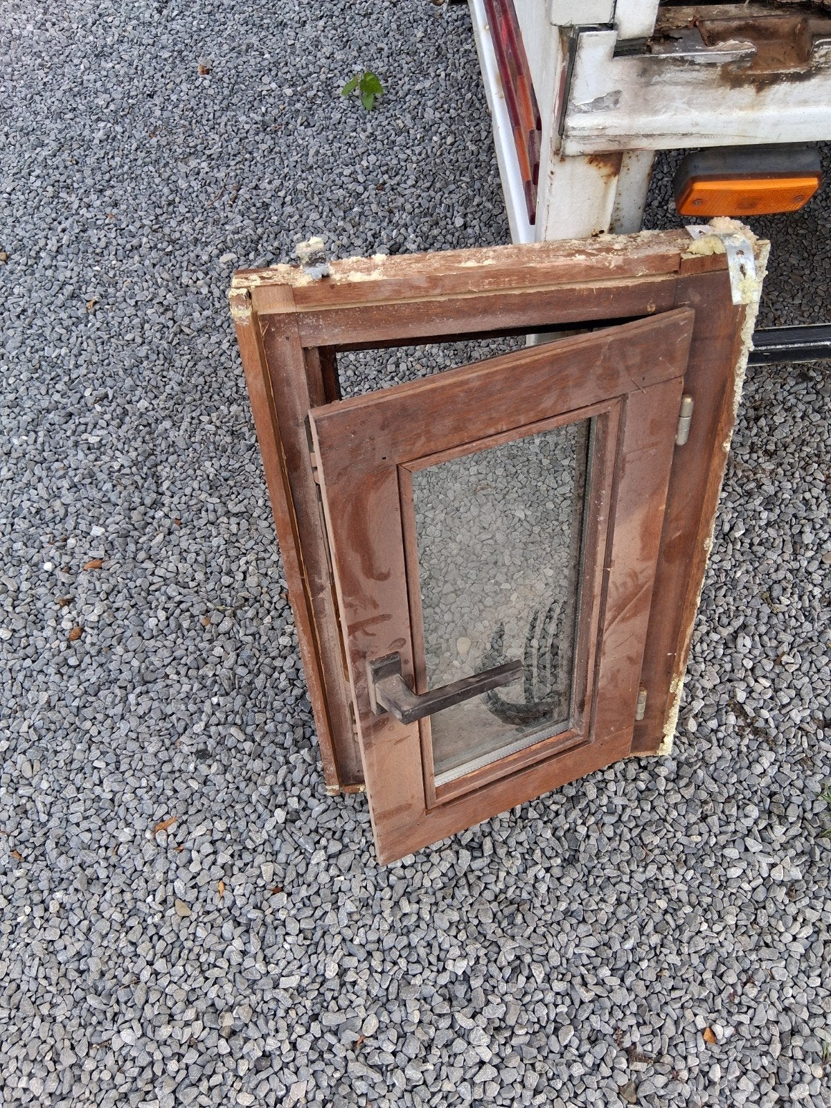 klein raam met dubbel glas, meranti, Doe-het-zelf en Bouw, Glas en Ramen, Ophalen, Gebruikt