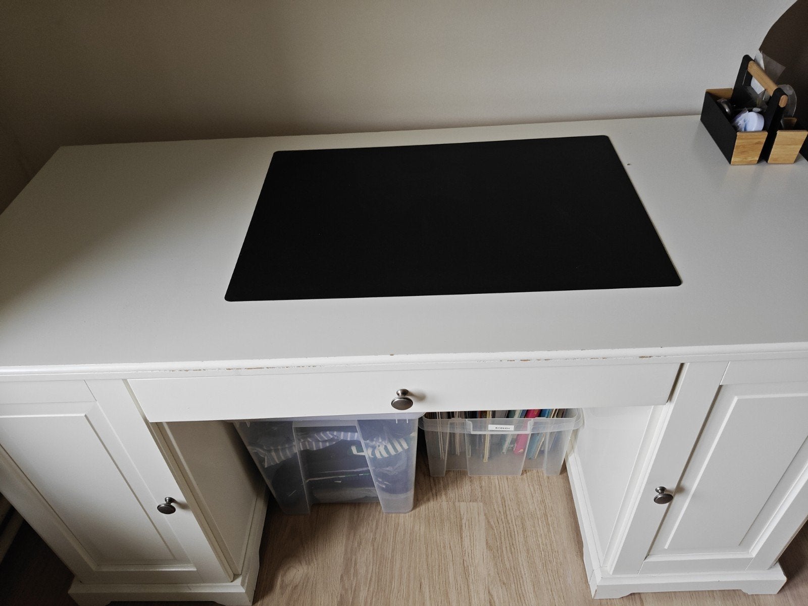 Houten bureel, Ophalen
