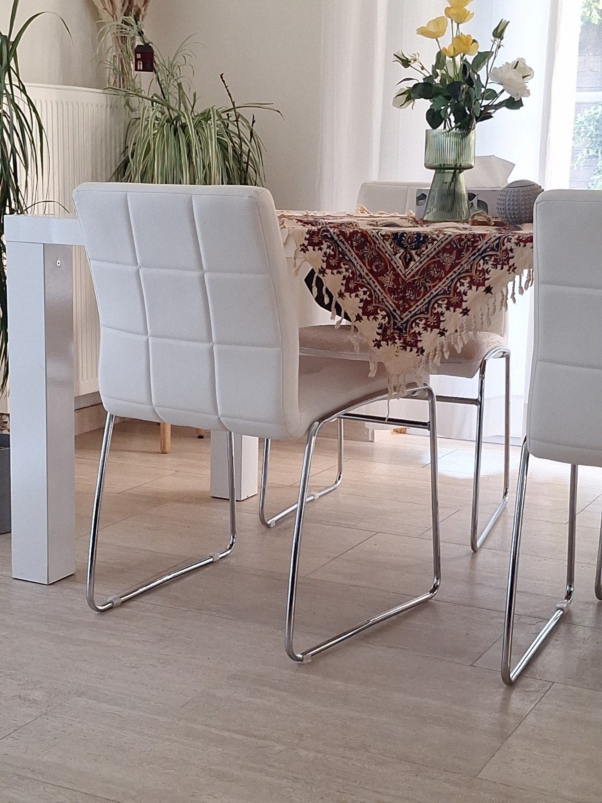 4 chaises de salle à manger blanches, idéales pour le rembou, Maison & Meubles, Salles à manger complètes, Enlèvement, Utilisé