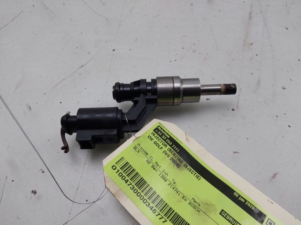 INJECTOR BRANDSTOF Golf V (1K1) (|03C906036A|0261500016|), Robert Bosch AG, Gebruikt, Volkswagen, Robert-Bosch-Allee 1
74232  Abstatt, DE