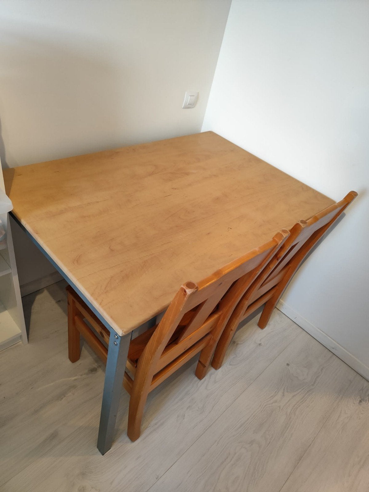 Table et 4 chaises en bois, Enlèvement
