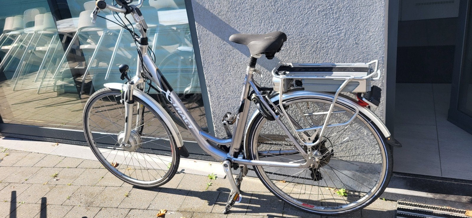 elektrische damesfiets. kapotte batterij! verder in goede st, Ophalen