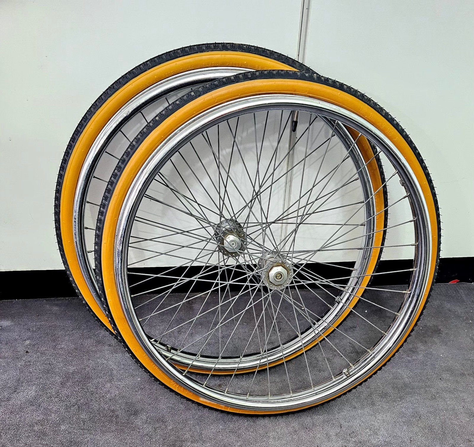 Rolstoelwielen (KENDA)., Diversen, Rolstoelen, Ophalen