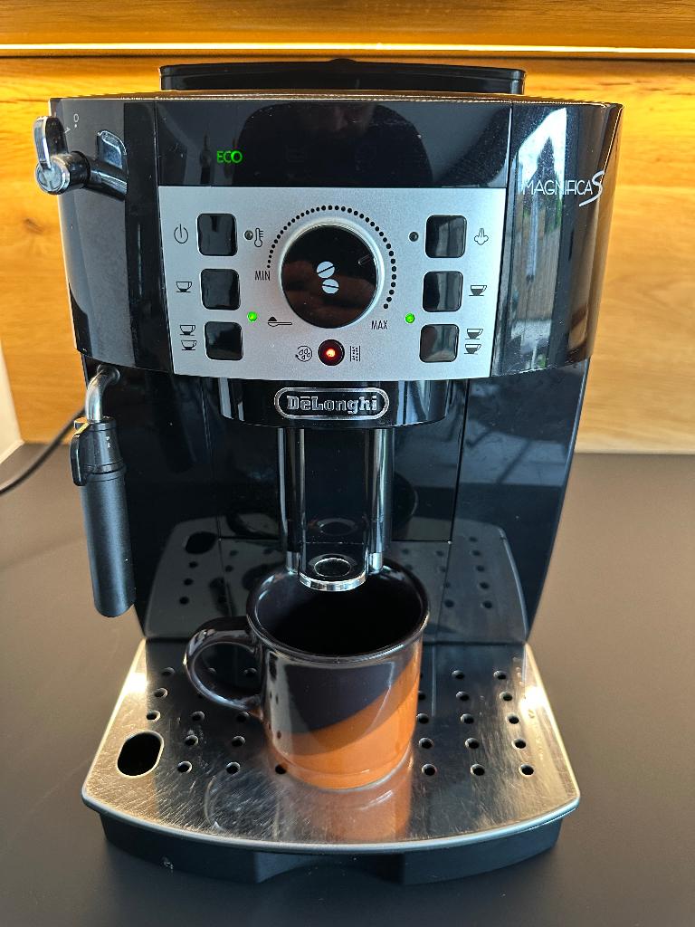 Delonghi Magnifica S ecam20.11x, Electroménager, Réservoir d'eau amovible, Café en grains, 2 à 4 tasses, Comme neuf