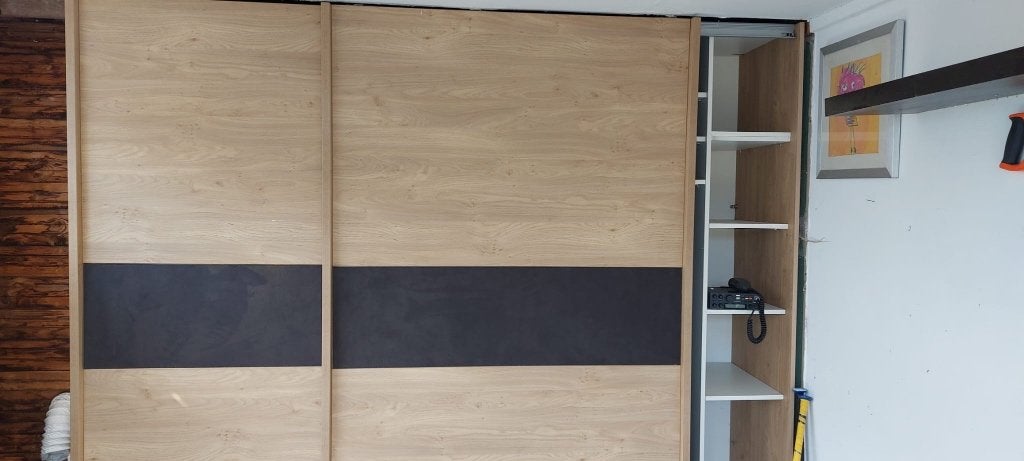Kleerkast 2.14m hoog 2.55m breed GRATIS AFHALEN, Ophalen, Met deur(en), Gebruikt, 200 cm of meer