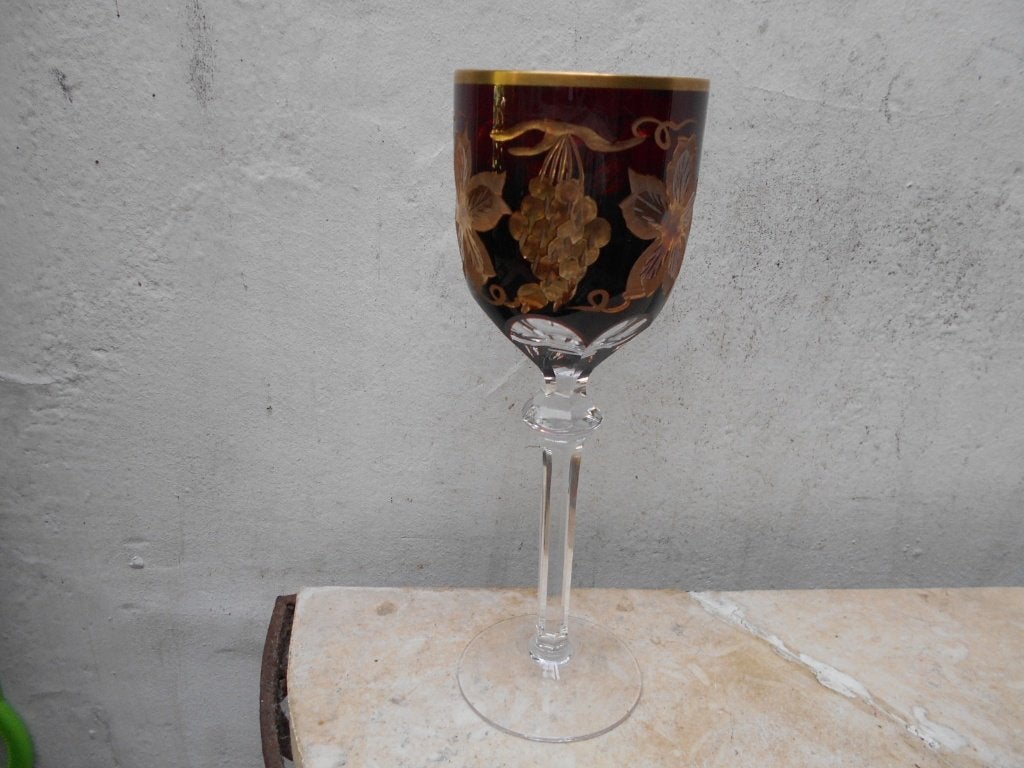 wyn glas-BOHEMIEN? druiventrossen-kristal-goud relief, Ophalen of Verzenden
