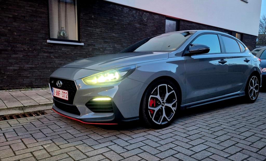 Hyundai i30N Fastback, Auto's, Hyundai, Particulier, i30, Benzine, Euro 6, Berline, 5 deurs, Handgeschakeld, Zilver of Grijs, Zwart