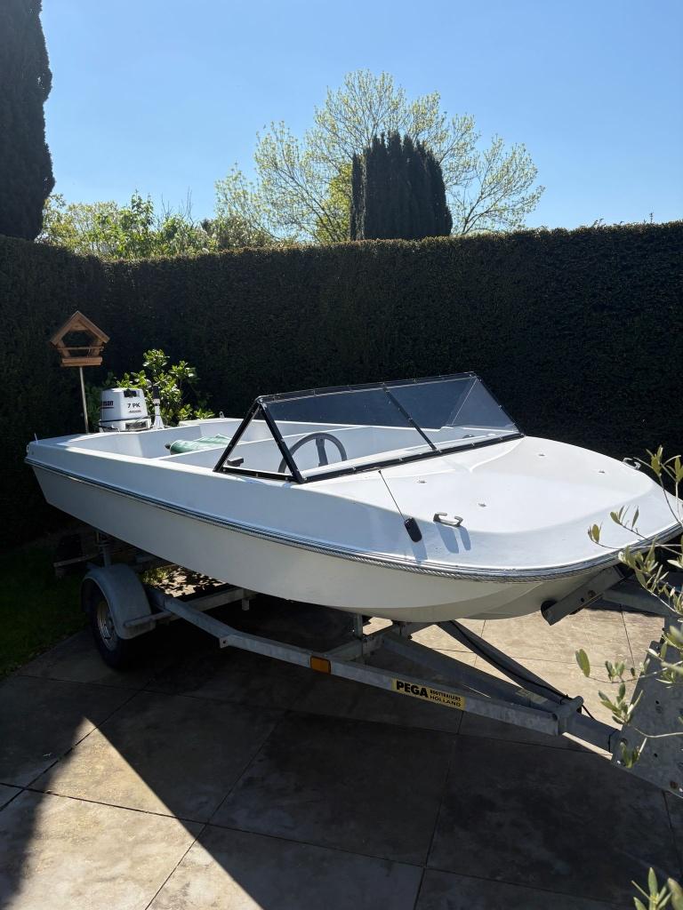 Motorboot incl trailer en Johnsen buitenboordmotor 30 PK, Watersport en Boten, Speedboten, Ophalen, Gebruikt, Staal, Minder dan 70 pk