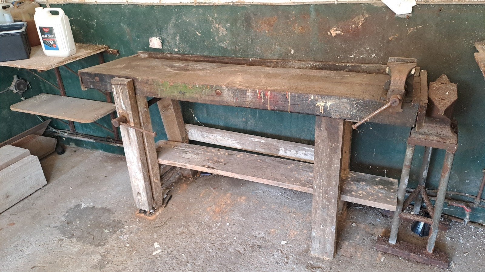 Oude werkbank uit massief hout
Ik, Enlèvement, Utilisé, Étau
