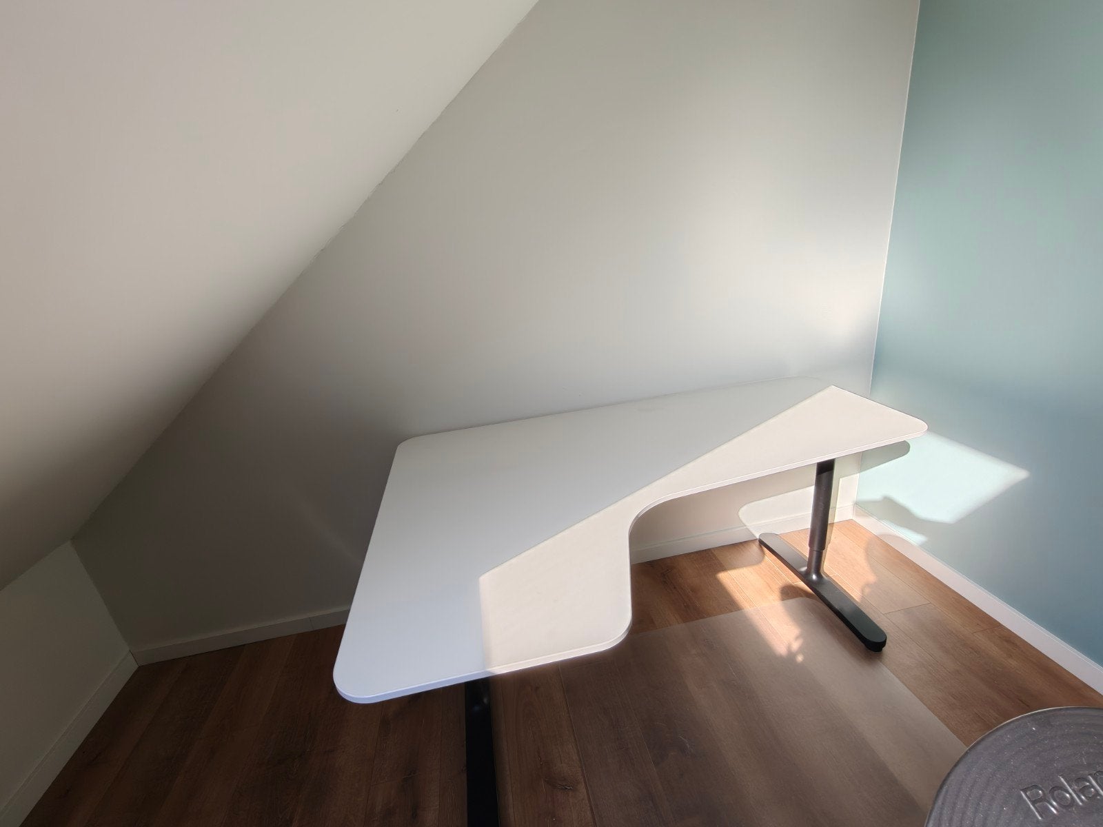 Bureau met kabelgoot onderaan, Huis en Inrichting, Bureaus, Ophalen, 160 cm, Spaanplaat of MDF, Zo goed als nieuw