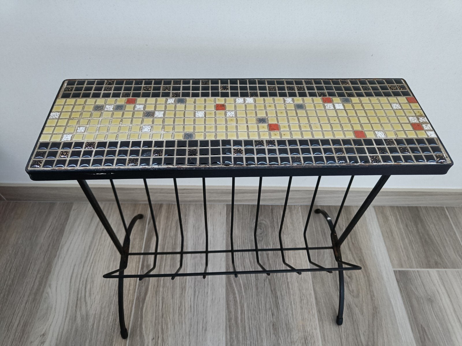 Vintage krantenrekje met mozaïek, Huis en Inrichting, Woonaccessoires | Krantenbakken en Lectuurbakken, Ophalen, Vintage