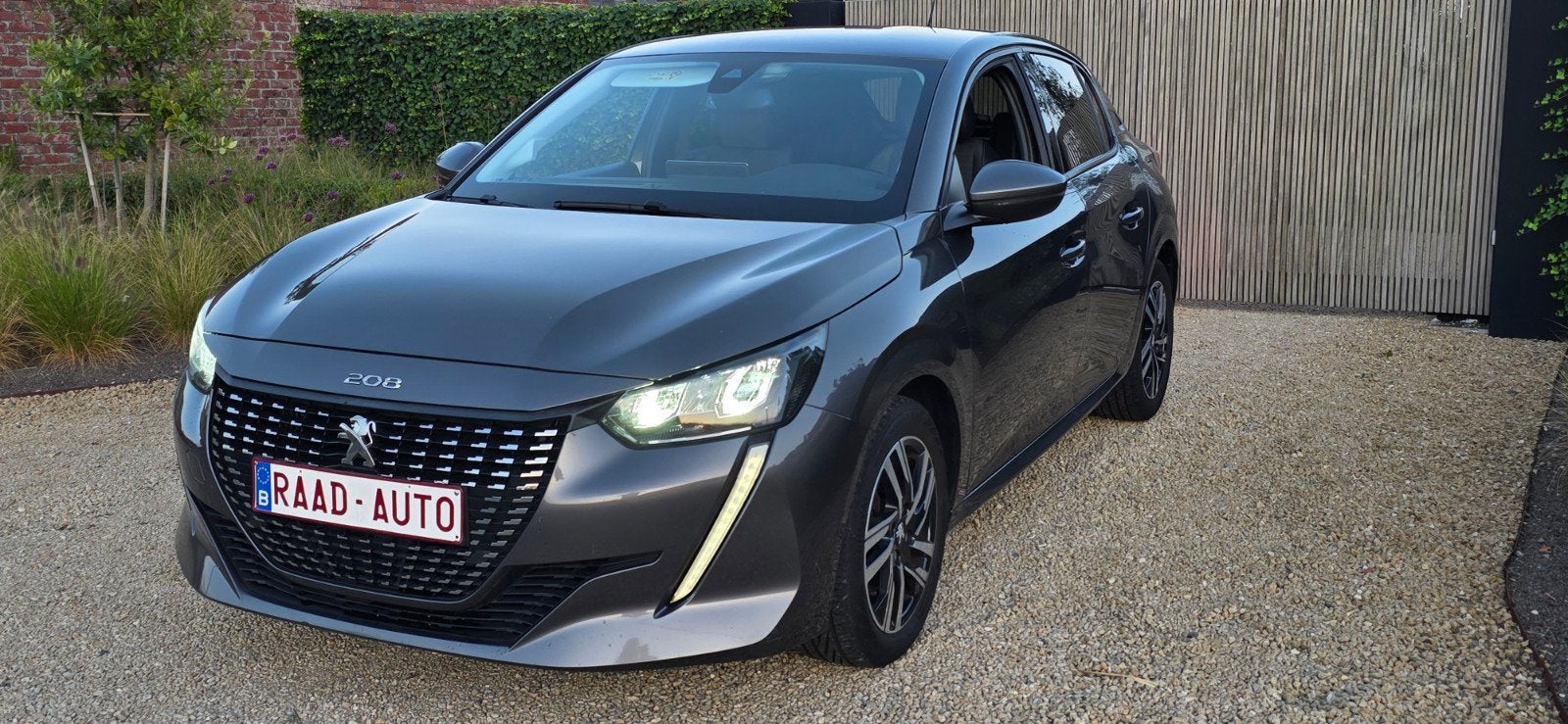 Peugeot 208 gt _ 1.2 purtech _ 74kw _ 1ère propriétaire !, Autos, Peugeot, Argent ou Gris, Achat, Euro 6, Entreprise