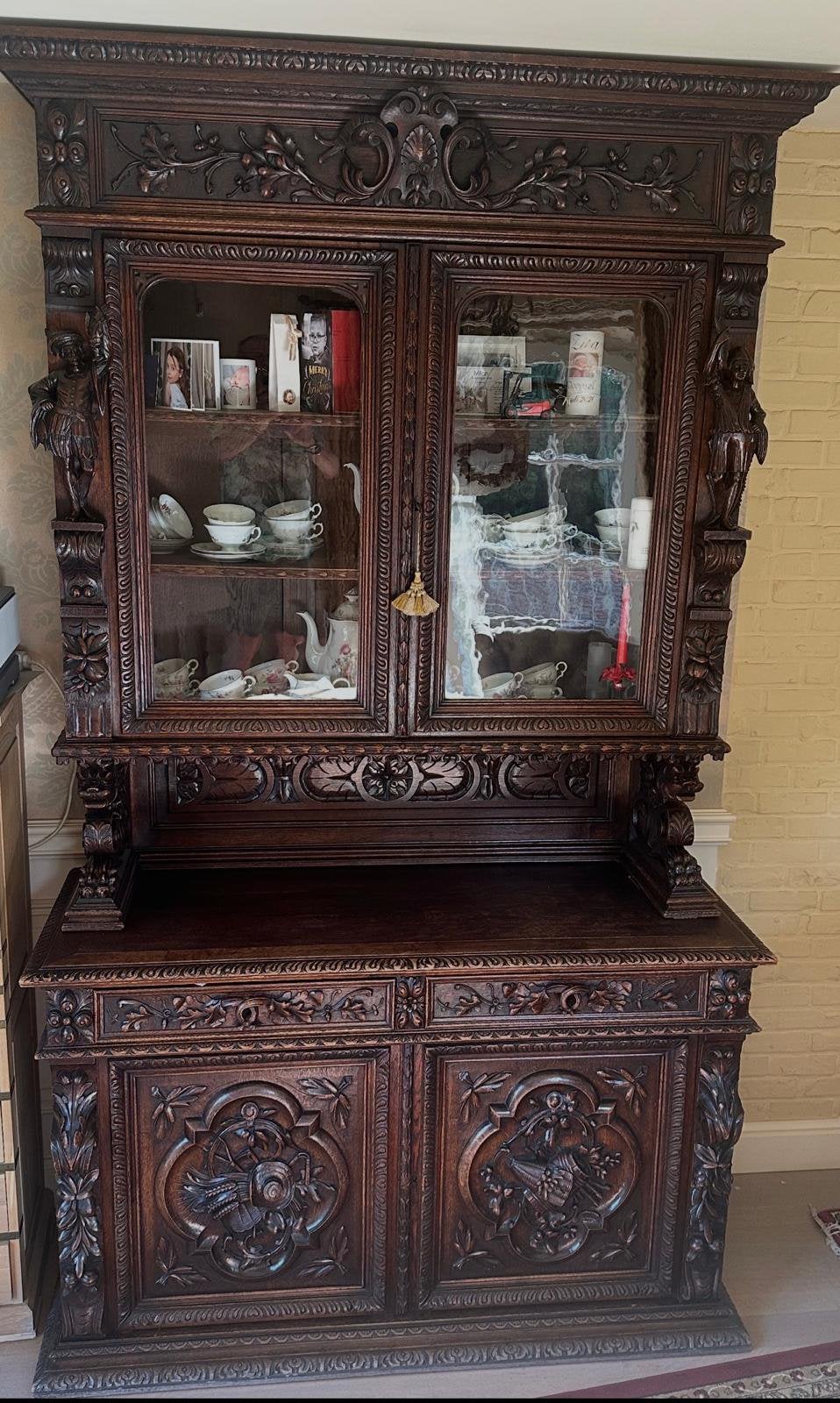 Armoire de chasse magnifiquement conçue, Enlèvement
