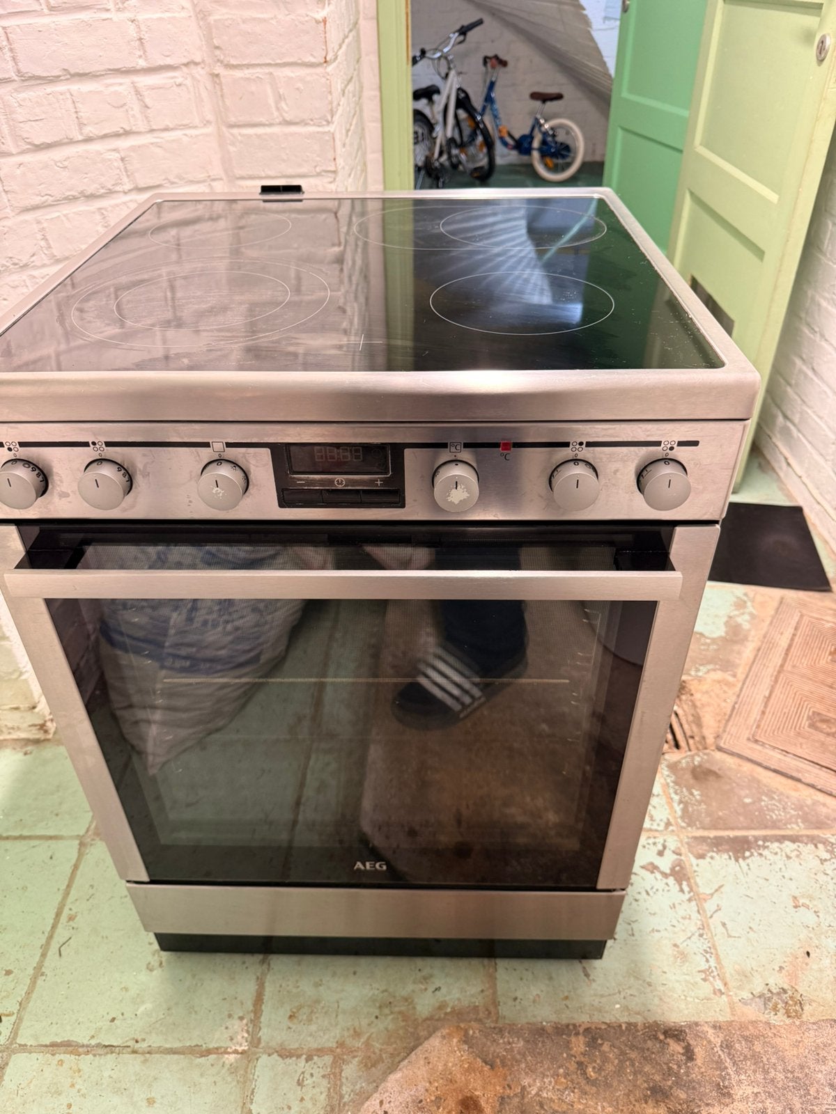 Cuisinière et four électriques AEG, Electroménager, Classe énergétique A ou plus économe, 85 à 90 cm, 4 zones de cuisson, Enlèvement