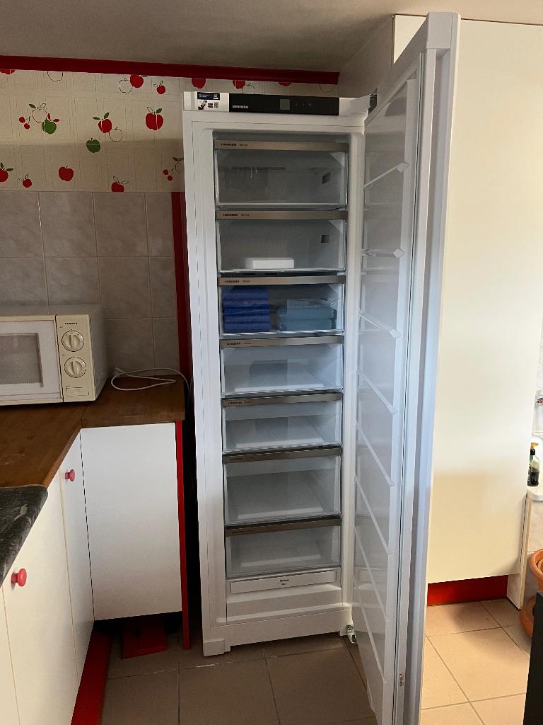 Liebherr vrieskast FND522i22, Elektronische apparatuur, Vriezers en Diepvrieskisten, Ophalen, Vrieskist, Tussenbouw, Minder dan 60 cm