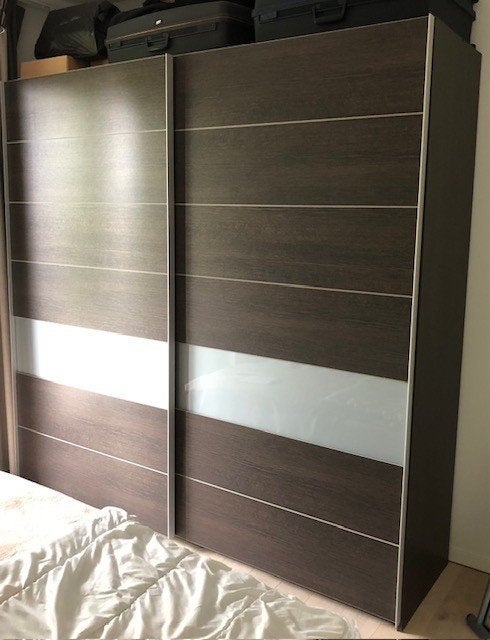 GROTE kleerkast 230cm met schuifdeuren: 100 euro, Ophalen, Met deur(en), Gebruikt, 200 cm of meer