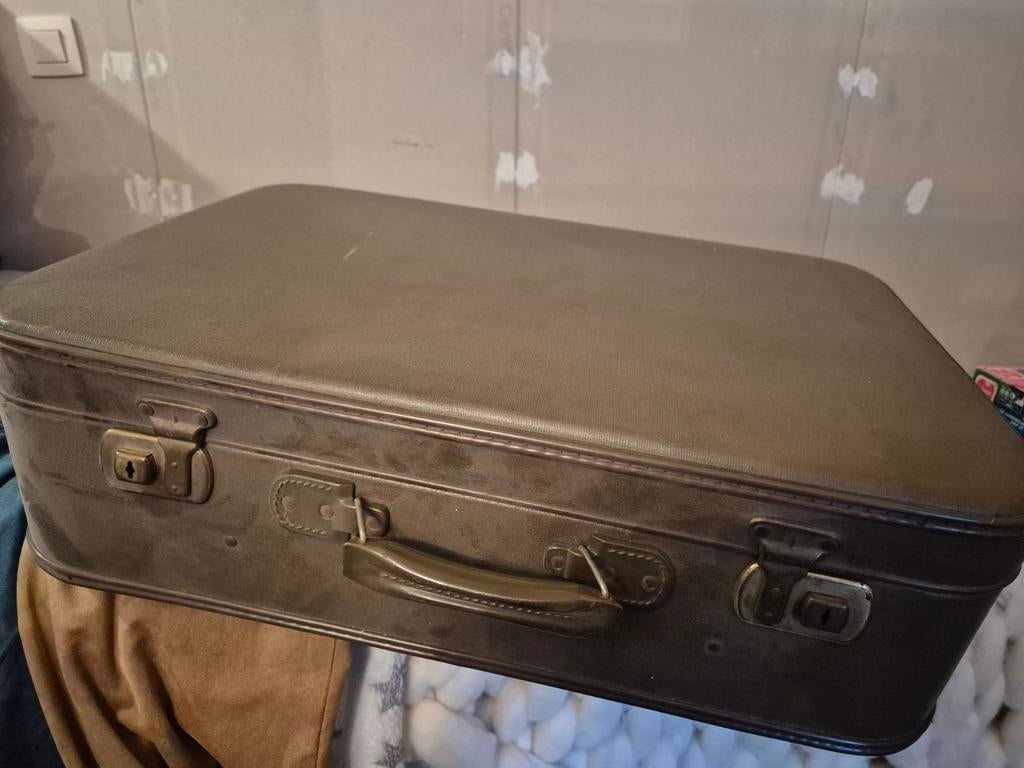Retro oude koffer, Enlèvement