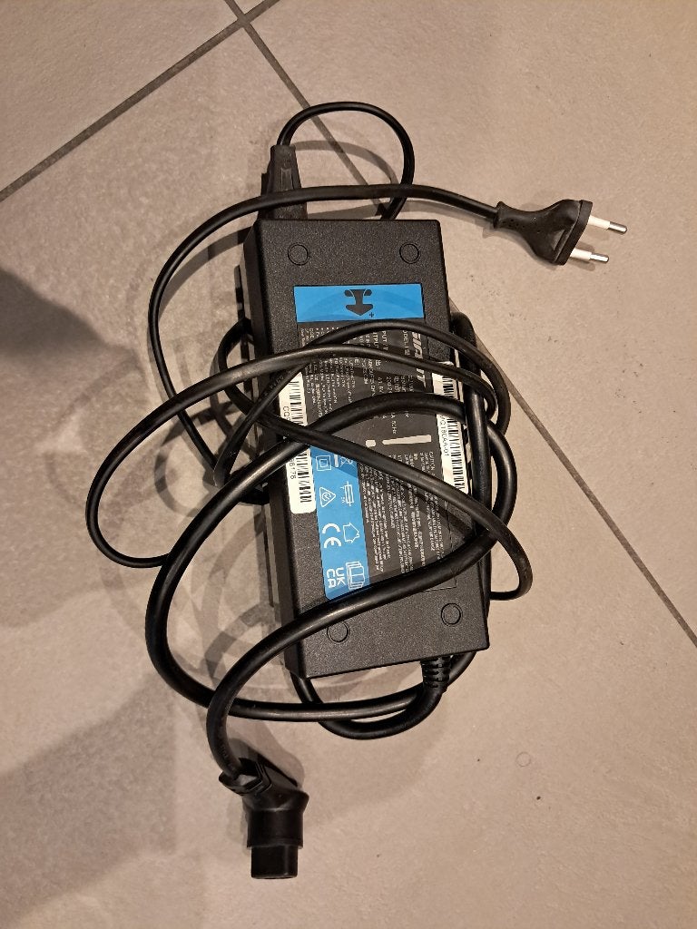 Oplader elektrische fiets giant, Gebruikt