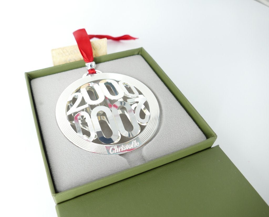 Christofle 2000 Kerstornament - in bewaardoos - ongebruikt, Antiek en Kunst, Ophalen of Verzenden, Zilver