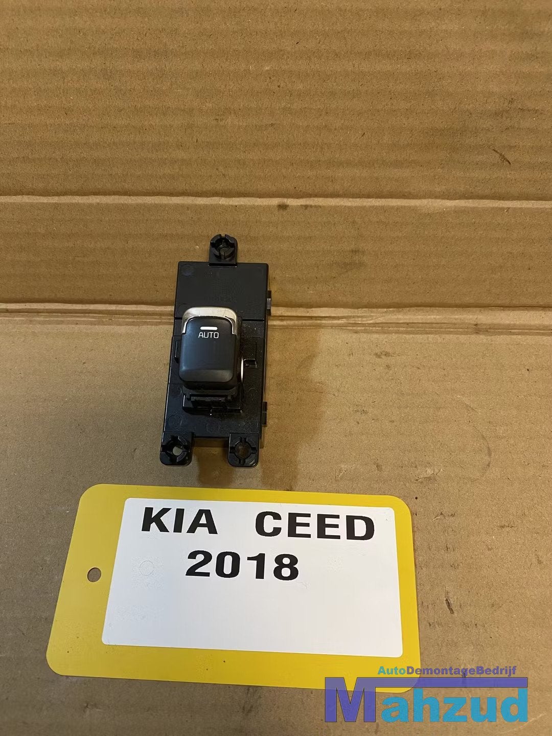 KIA CEE'D CEED JDB5 raam schakelaar 2012-2018 4C25101000, Heolleung-ro 12
06797  Seoul, Info@kia.com, Kia Corporation, Gebruikt