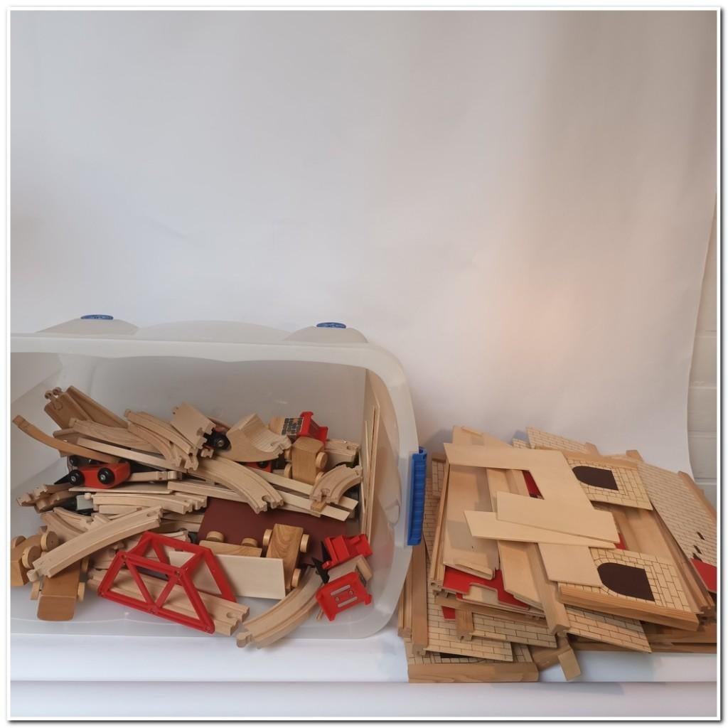 Gote doos met houten kinderkasteel en houten racebaan, Kinderen en Baby's, Ophalen, Racebaan