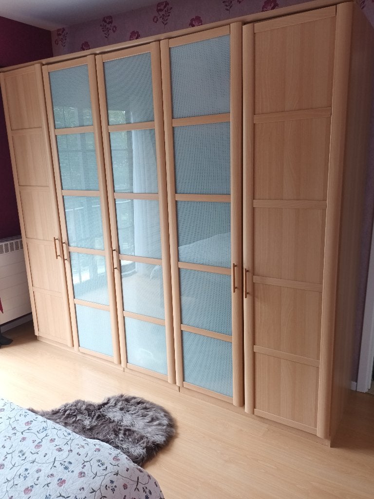 Gratis volledige slaapkamer, Huis en Inrichting, Slaapkamer | Complete slaapkamers, Ophalen, Gebruikt, Tweepersoons, Modern; hout - melkglas ( deuren kast)