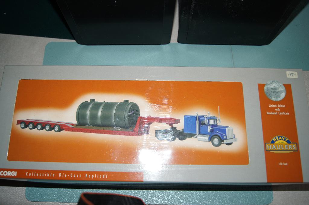 Kenworth W925 With Low Loader And Boiler Load 1:50, Ophalen of Verzenden, Zo goed als nieuw, Bus of Vrachtwagen, Corgi