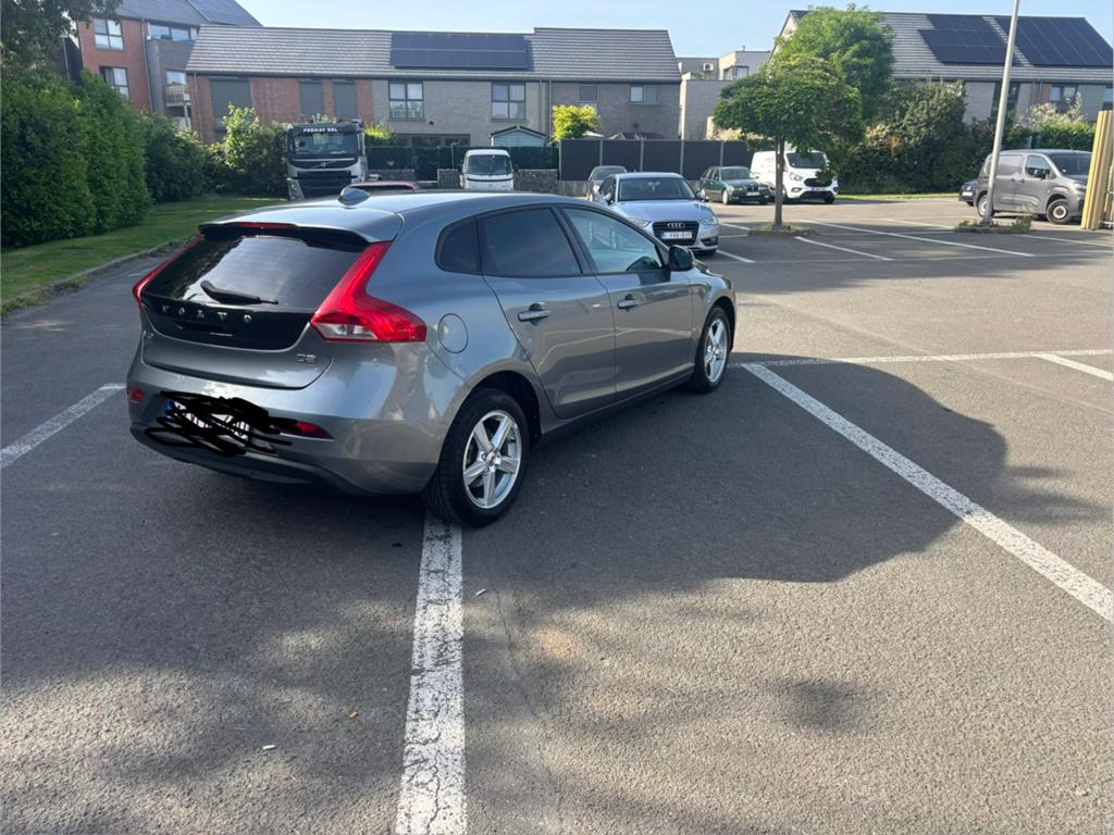 Volvo v40 boite auto euro 6, Autos, Volvo, Argent ou Gris, Achat, Euro 6, Noir