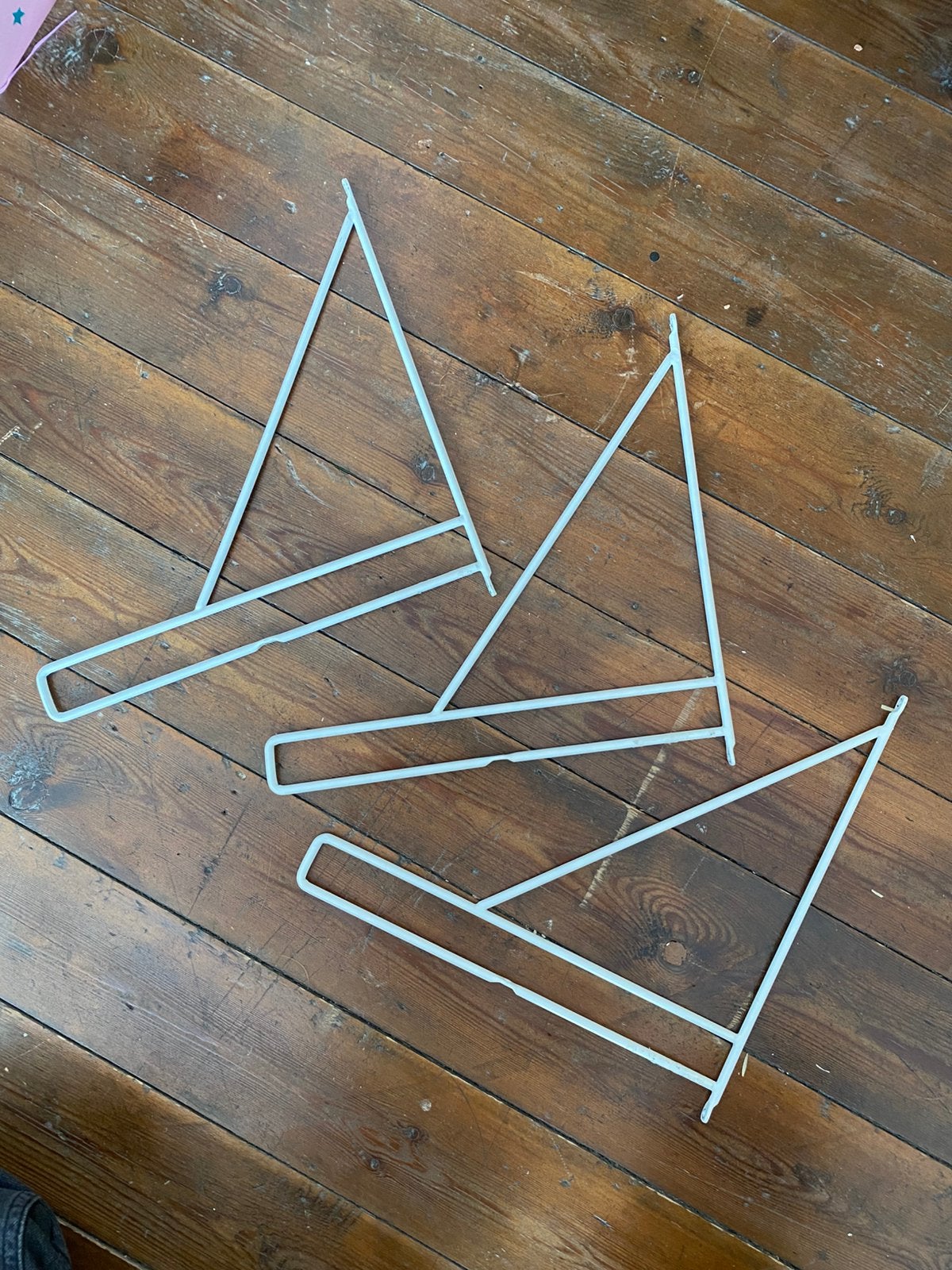 3 hangers voor wandplank, Huis en Inrichting, Ophalen, Zo goed als nieuw