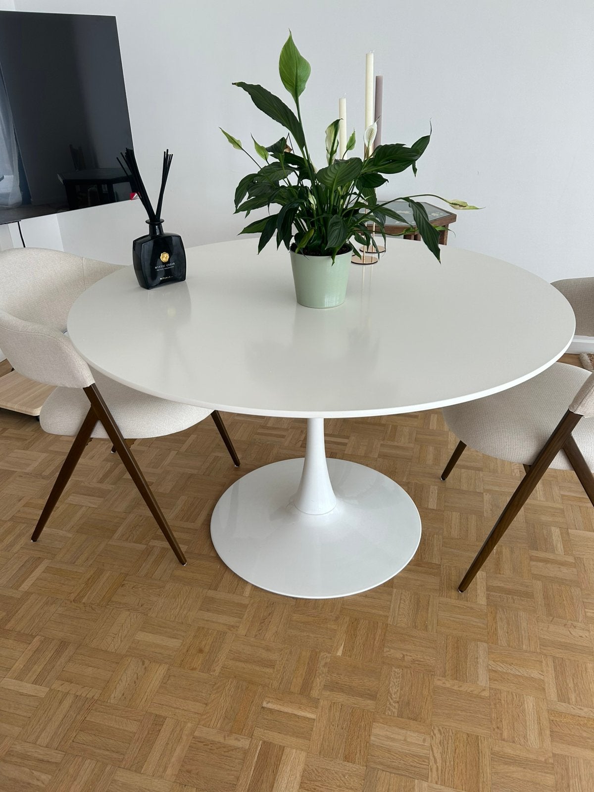 Table ronde blanche design – Très bon état, Enlèvement, Comme neuf