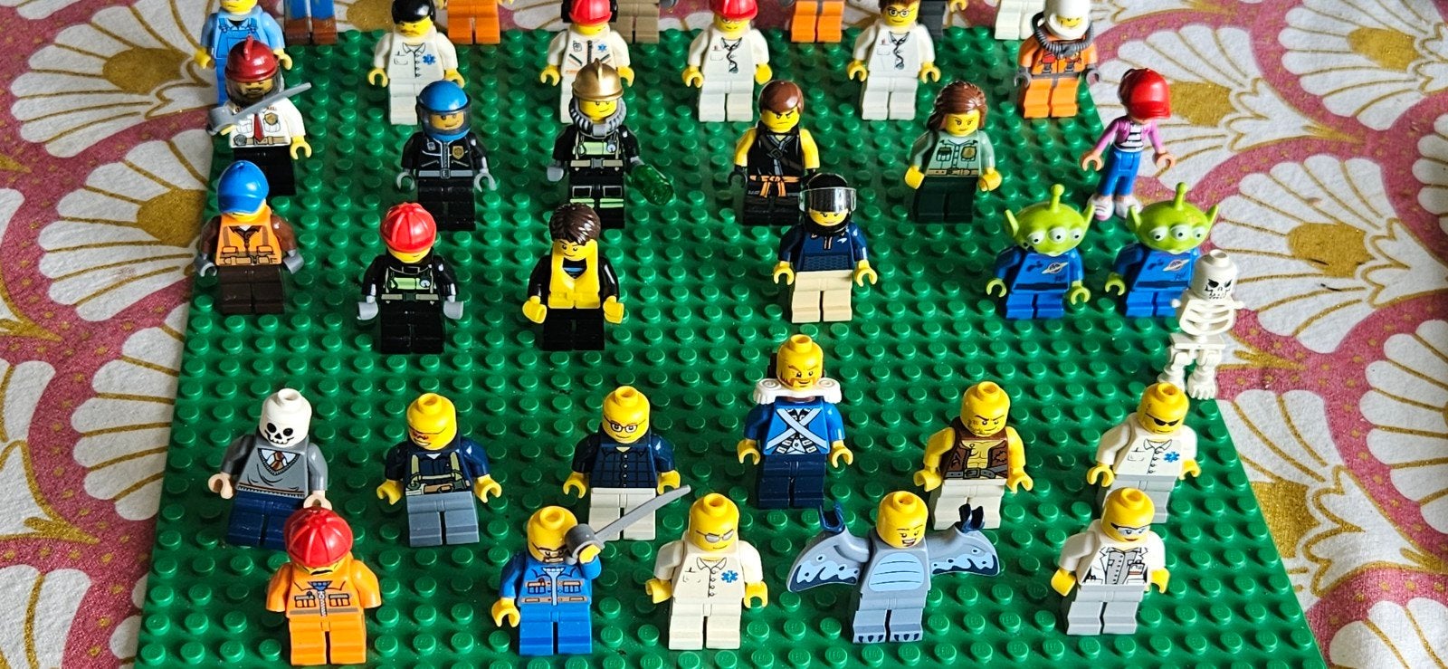 35 minfigs lego, Kinderen en Baby's, Gebruikt, Lego, Ophalen of Verzenden, Minifiguur