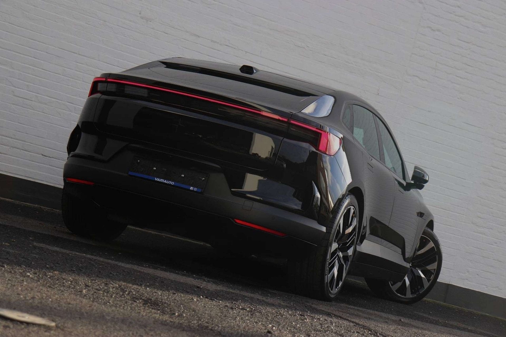 Polestar 4 Performance - Nappa/Elektrochroom/Towbar/SOH = 99, Auto's, Polestar, Euro 6, 544 pk, Inductieladen voor smartphones