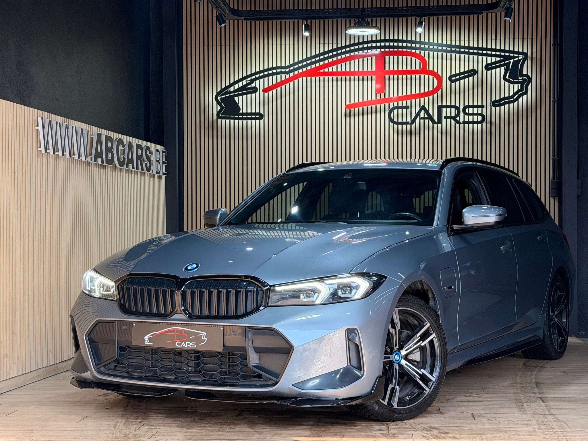 BMW 3 Serie 320 EAS PACK M PERFORMANCE *GARANTIE 12 MOIS *, Auto's, Automaat, 1998 cc, Gebruikt, 4 cilinders