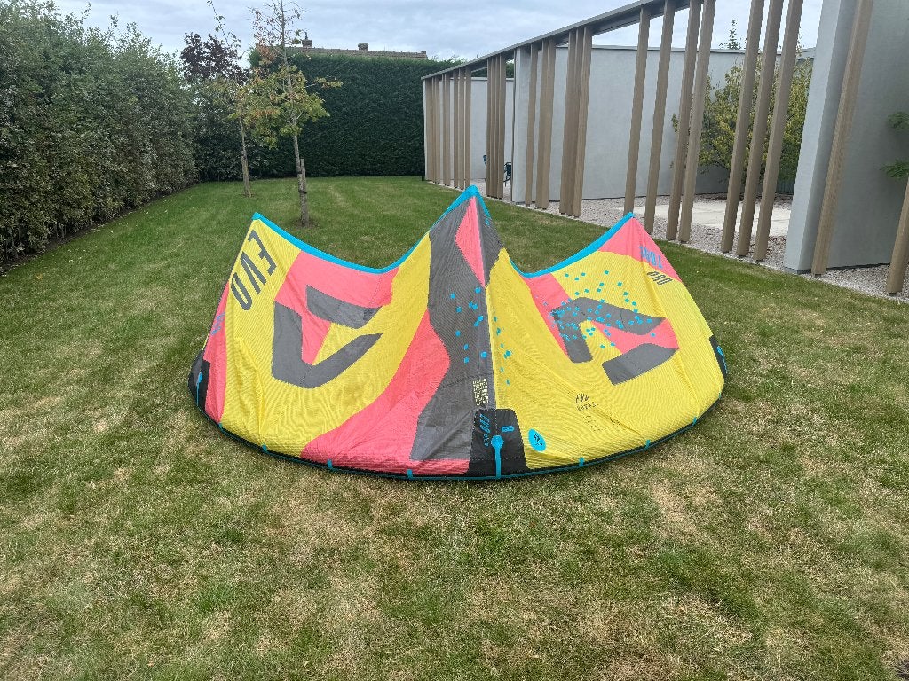 Duotone Evo SLS 8 m – uitstekende staat – geen herstellingen, Watersport en Boten, Ophalen, 8 m², Geen board, Zo goed als nieuw