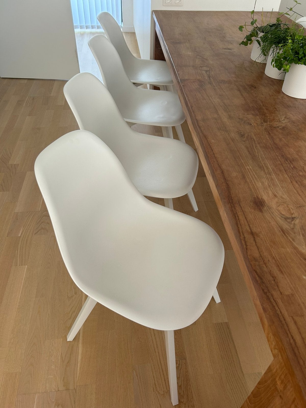 8 witte eetkamer stoelen, als nieuw, Huis en Inrichting, Ophalen, Zo goed als nieuw, Wit, Kunststof