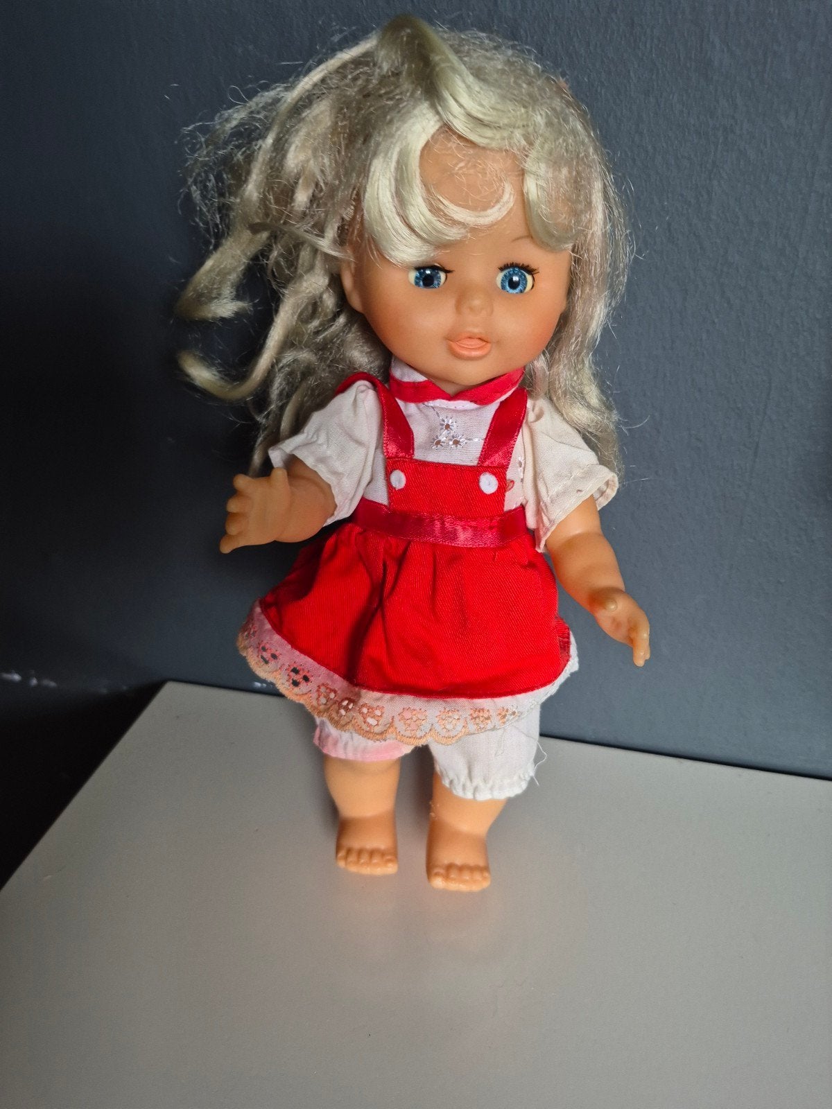 popje veel gebruikt kleding vuil 28cm, Ophalen of Verzenden
