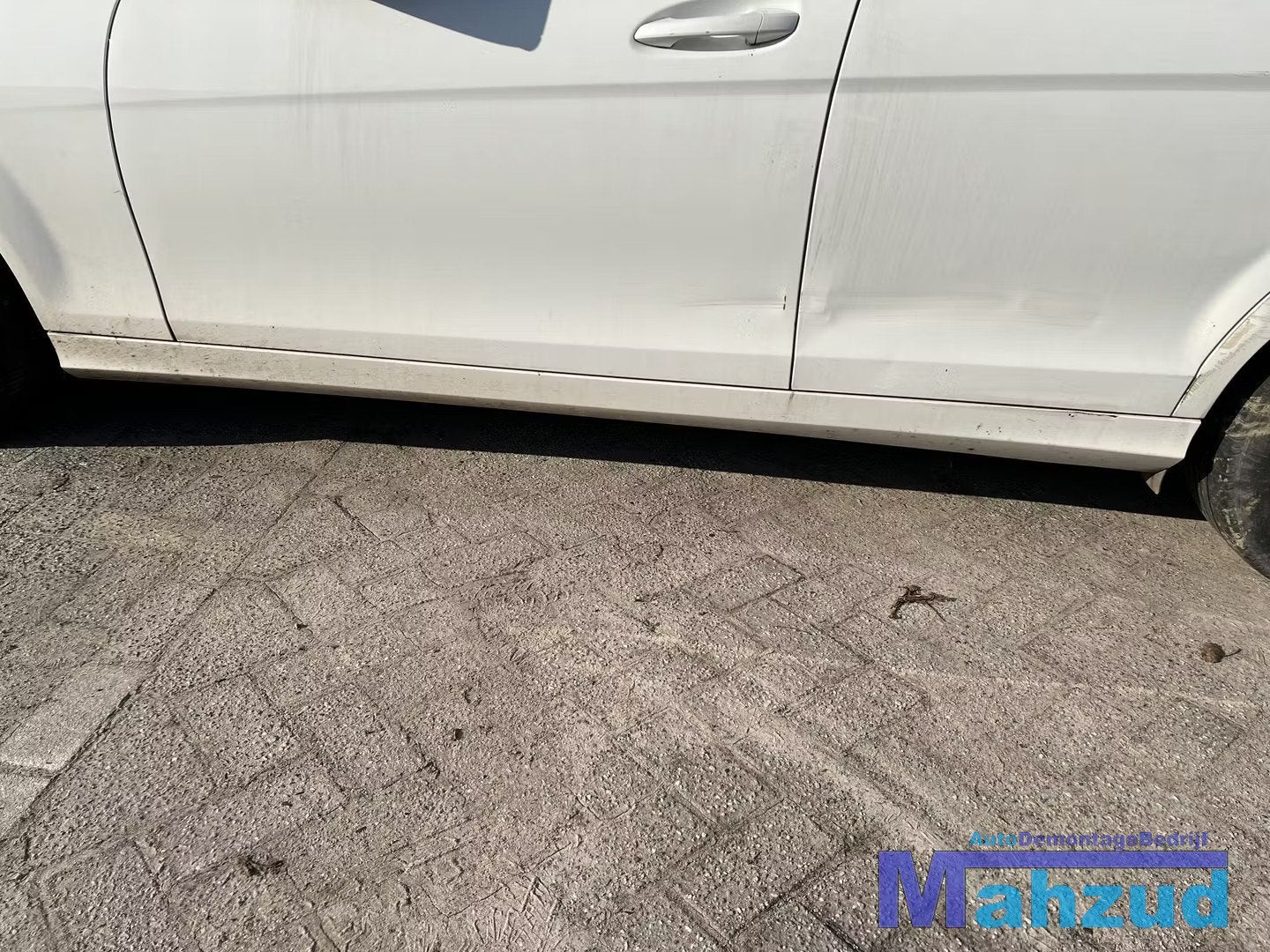 MERCEDES C W204 wit 149 Links zijskirt sideskirt 2011-2014, Mercedes-Benz AG, Mercedes-Benz, Utilisé, Mercedesstrasse 120
70372  Stuttgart, DE