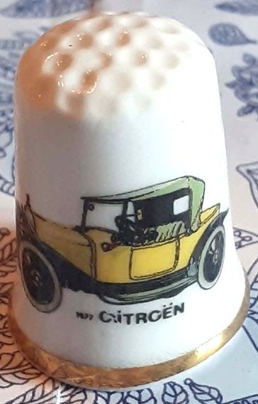des a coudre de collection vieux taco (3), Verzamelen, Vingerhoedjes, Ophalen of Verzenden, Zo goed als nieuw, Porselein