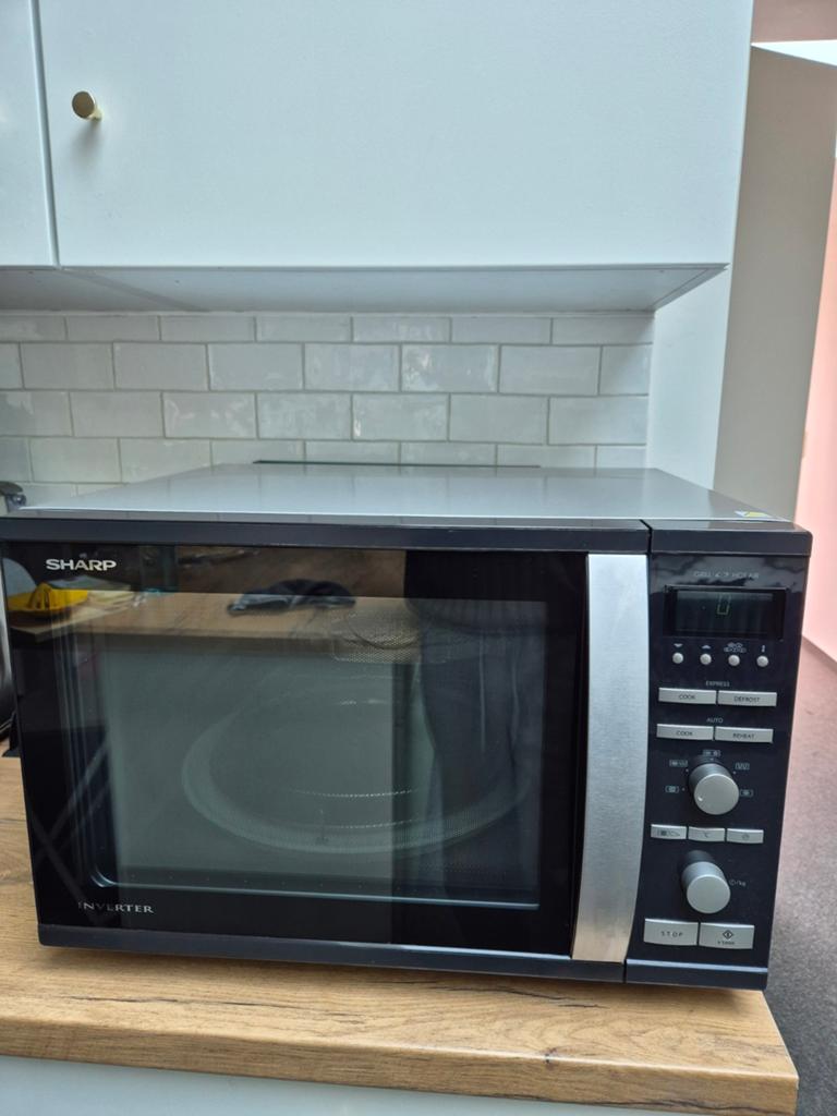 Sharp combi microgolf met oven & grill - 40L, Elektronische apparatuur, Microgolfovens, Zo goed als nieuw, Vrijstaand, Combi-microgolfoven