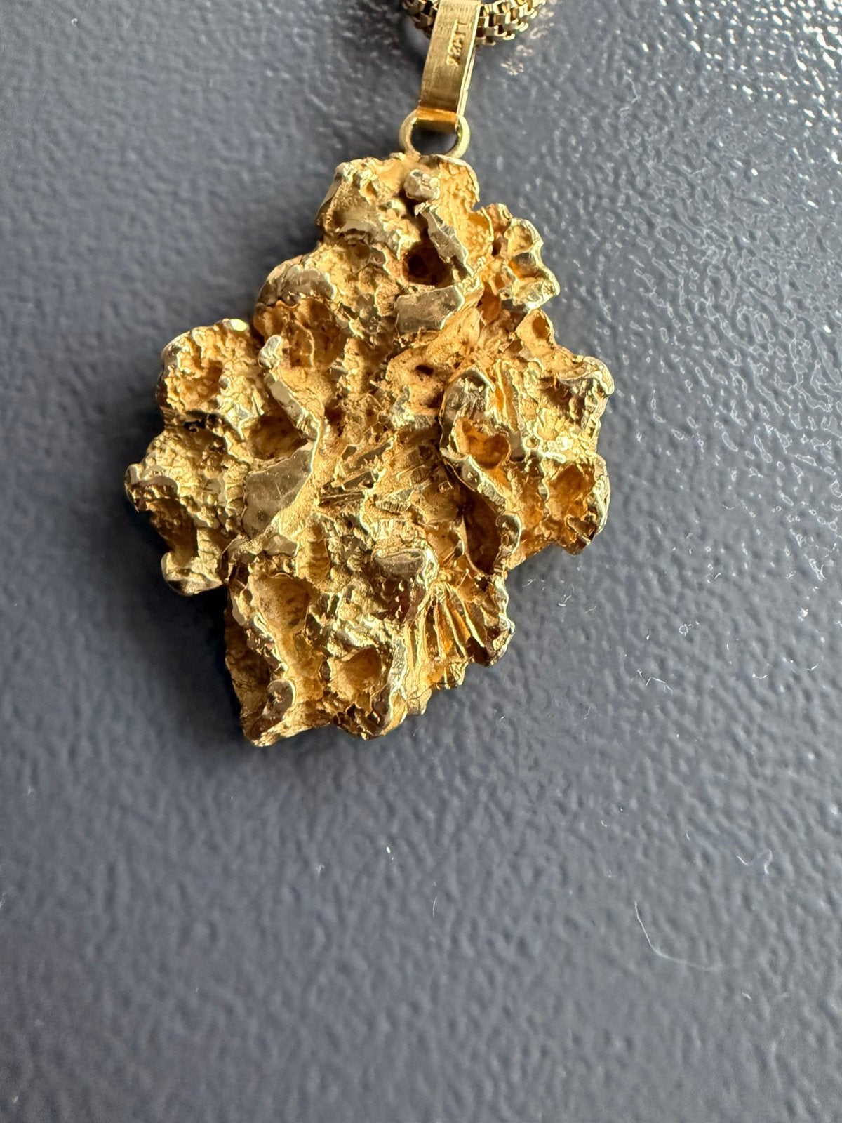 Hanger 18k, Ophalen of Verzenden, Zo goed als nieuw, Goud