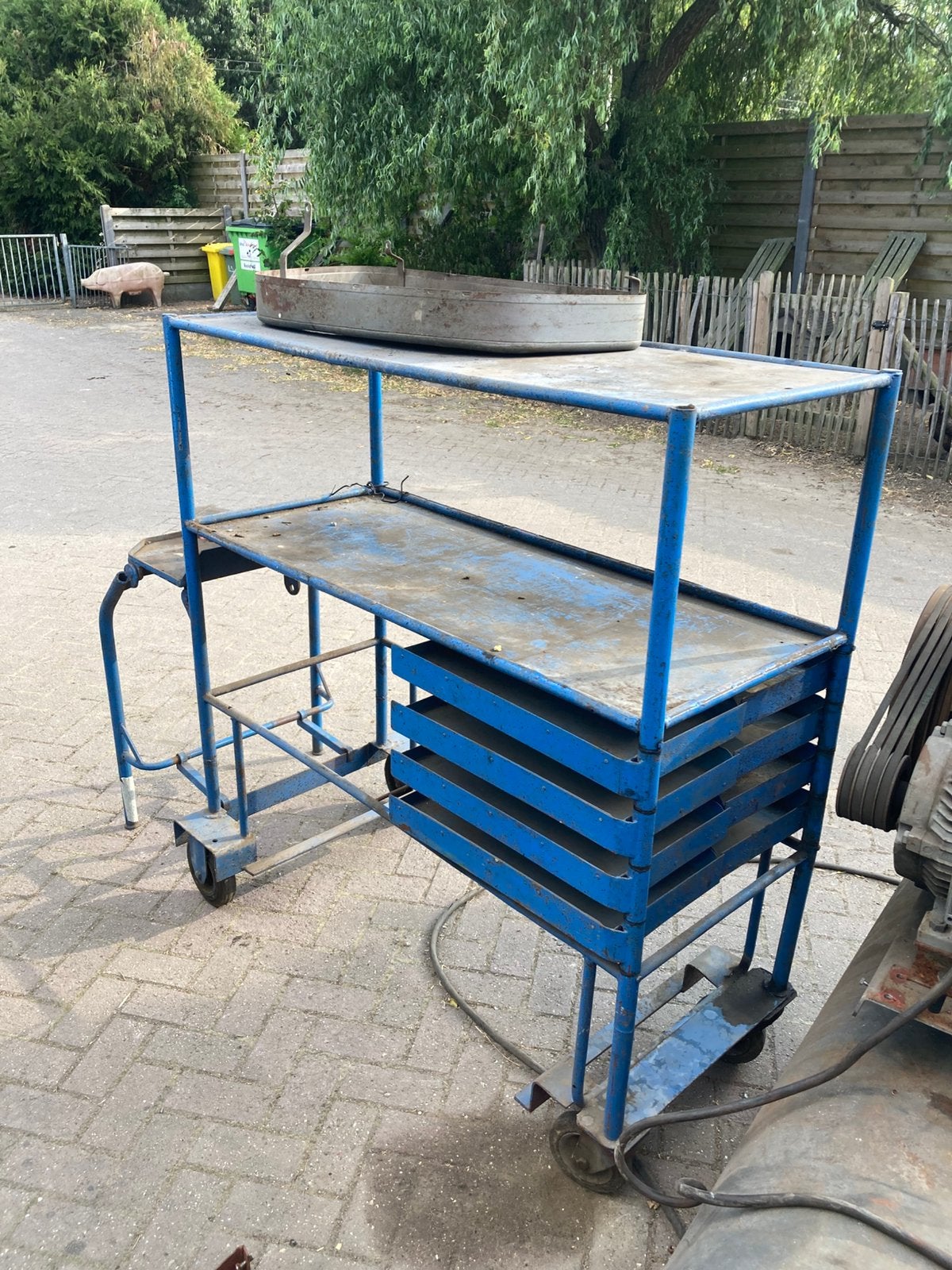 Gereedschap kar snel weg, Doe-het-zelf en Bouw, Werkbanken, Ophalen of Verzenden, Zo goed als nieuw, Bankschroef