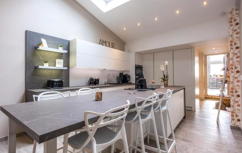 Charmant huis met 3 slaapkamers, Immo, Huizen en Appartementen te koop, 210 m², 3 kamers, Provincie Luxemburg, Tussenwoning