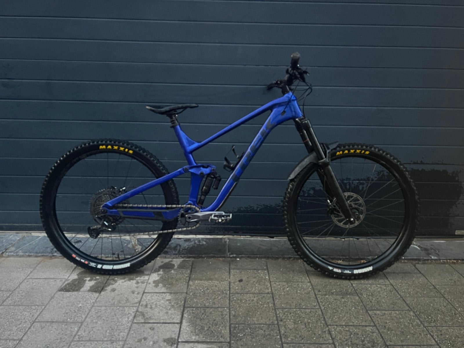 Treks slash 8 gen 5 2023 hex blue full suspension mtb enduro, Vélos & Vélomoteurs, Vélos | VTT & Mountainbikes, Comme neuf, Trek