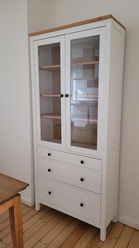 IKEA vitrine blanc/teinte bois clair – Excellent état, Maison & Meubles, Armoires | Vitrines, Comme neuf, Enlèvement